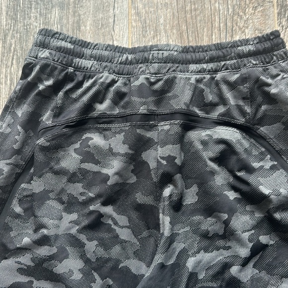 Men’s Lululemon Pace Breaker shorts size small - Picture 3 of 7